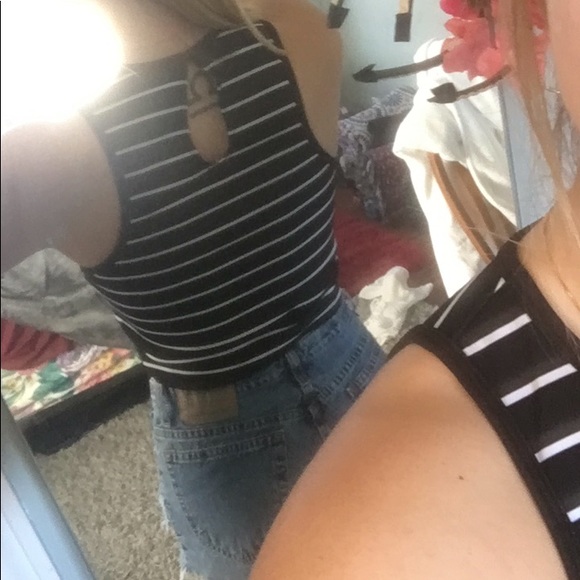 Striped crop top - Picture 3 of 3